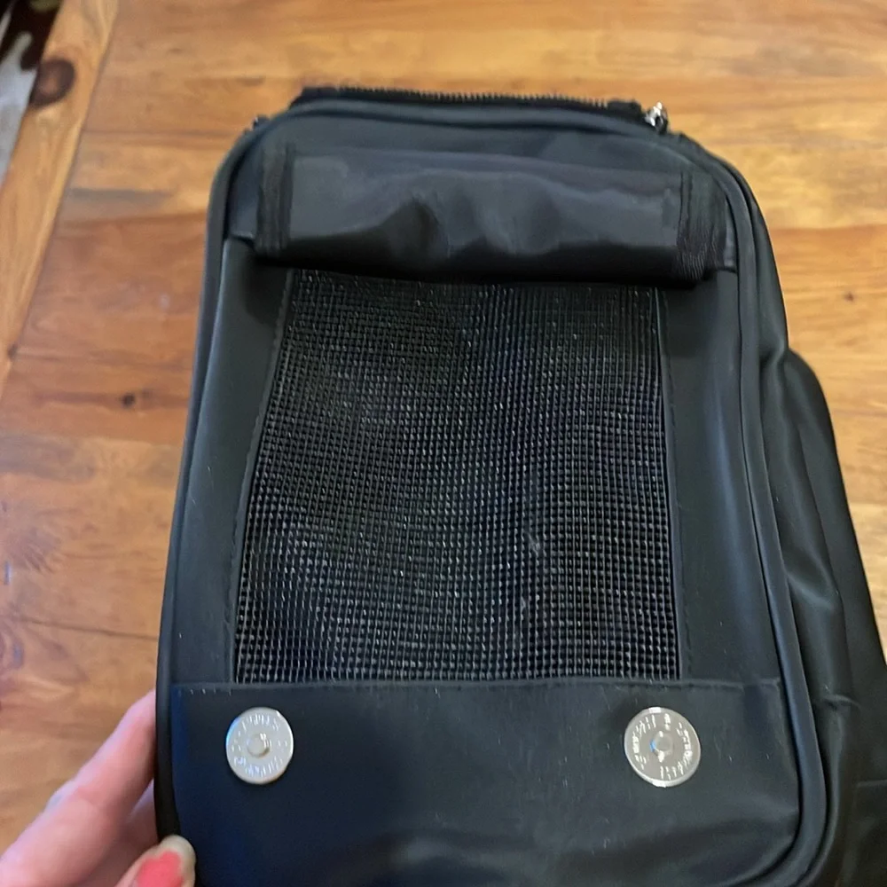NWT UK 9’s Parker Carrier dog/cat travel bag carrier. 13x11x7